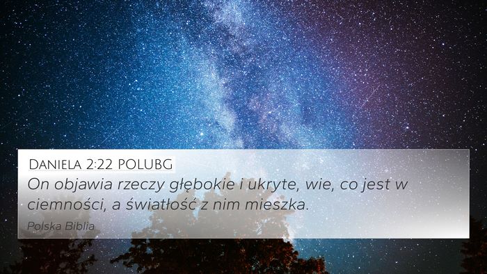 Daniela 2:22 POLUBG 4K Wallpaper - On objawia rzeczy głębokie i ukryte, wie, co - 4K Wallpaper Bible Verse